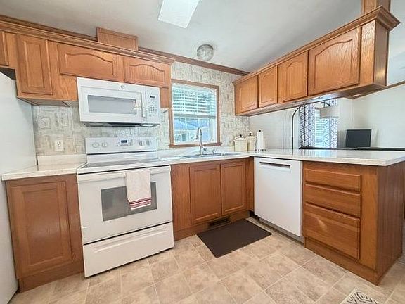 4th image of 5 Stackpole Dr