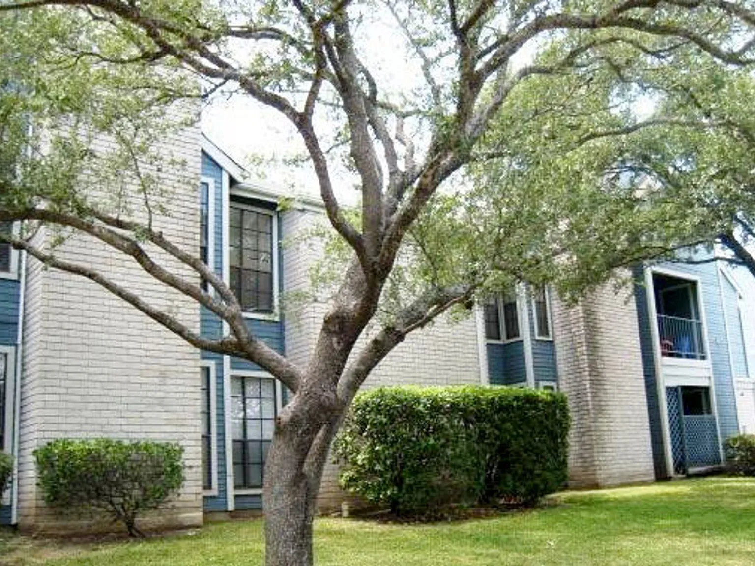 Willow Hill Apartments — Photo 2