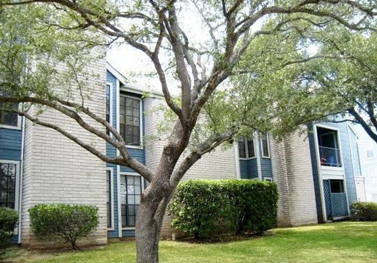 Building Photo - Willow Hill Apartments