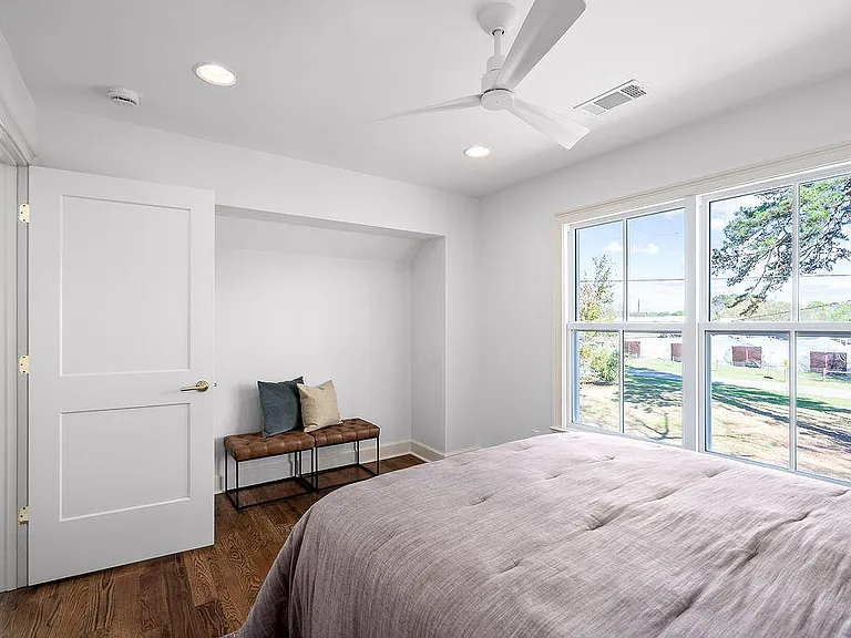 221 Williamsburg St NE — Photo 57