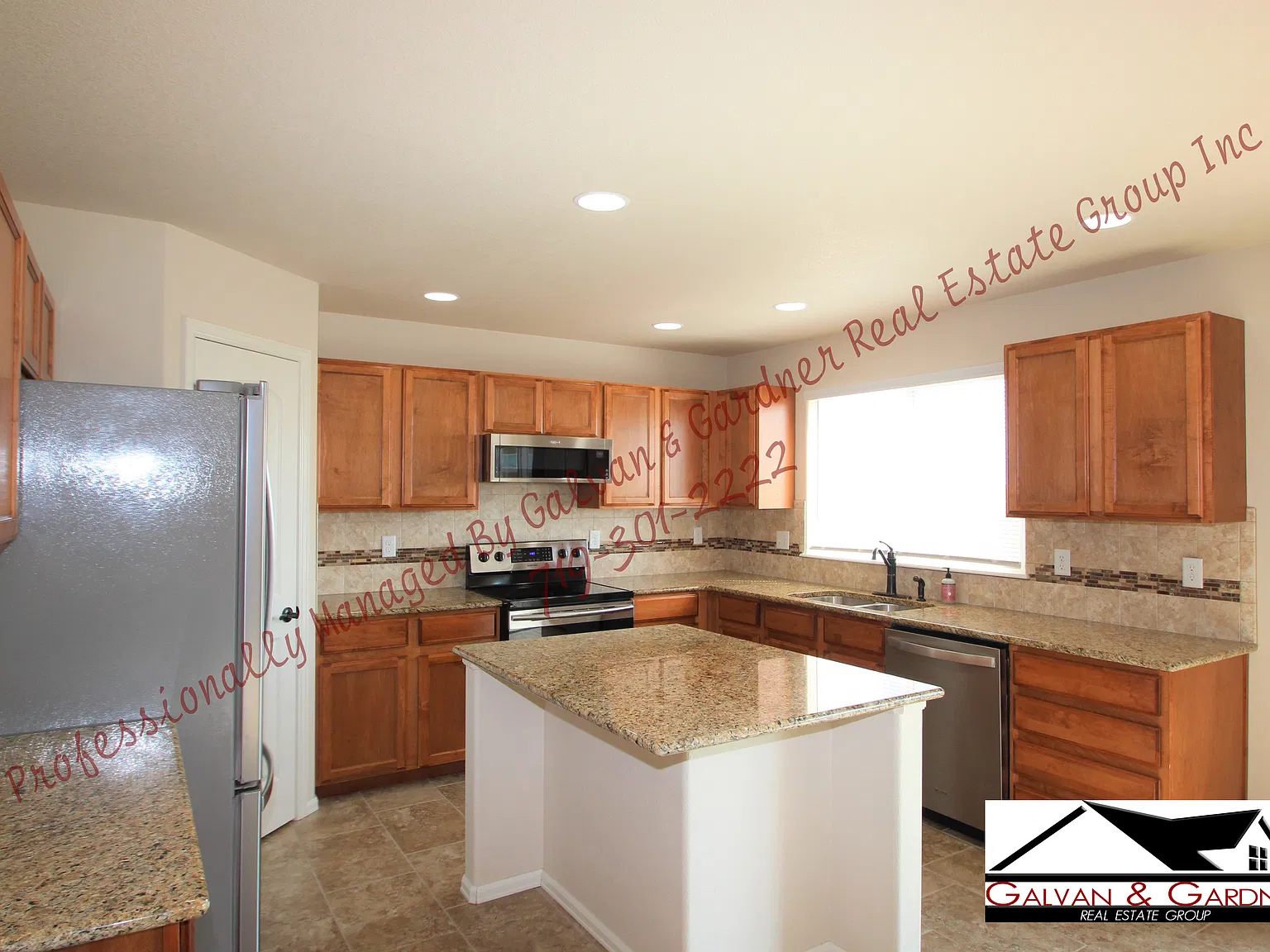 3 bed, 2.5 bath, 1749 sqft, $2,195 — Photo 3