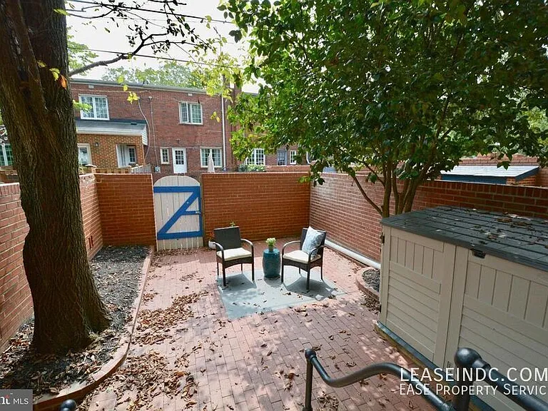 704 Devon Pl — Photo 15