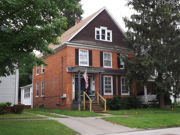 2nd image of 415 Main St