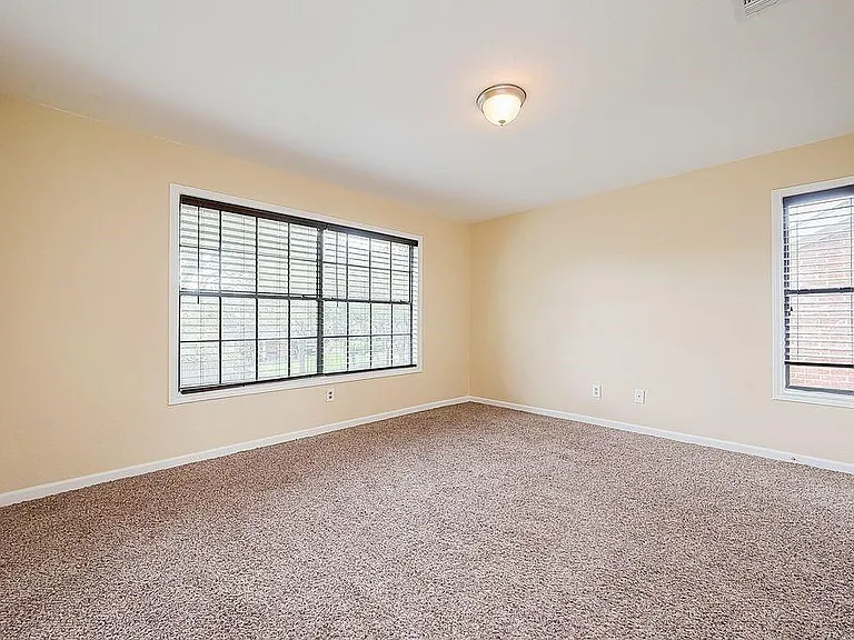 2039 Shorewood Ln — Photo 42