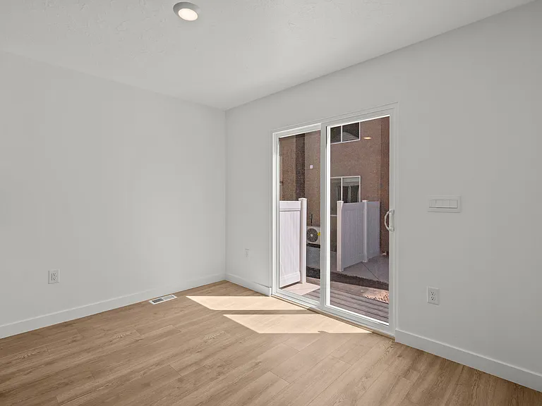 Sliding door to back patio