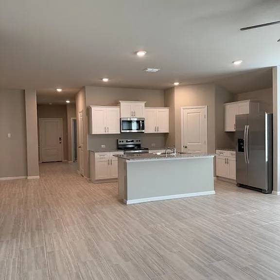 448 Kaufman Dr — Photo 8
