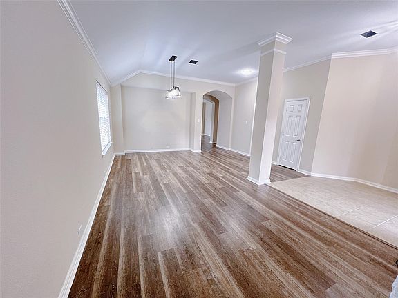3rd image of 324 Highland Creek Dr