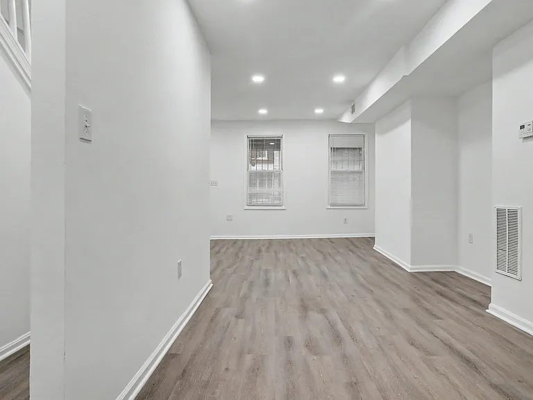 1028 Kenyon St NW — Photo 5