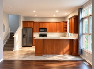 155 Festival Ct, Elgin, IL 60120