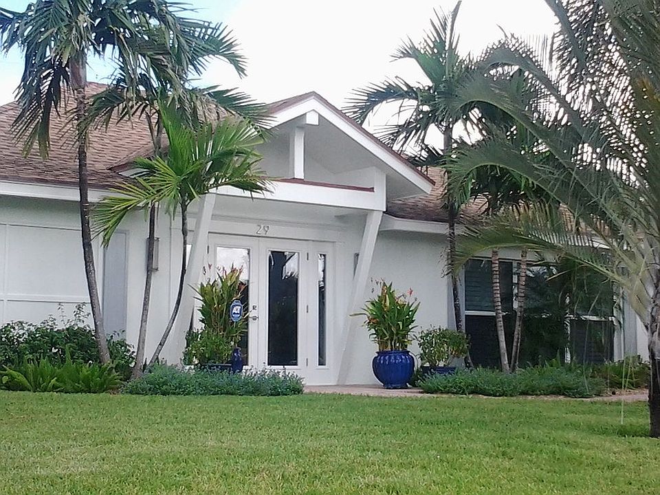 Front w/ brick driveway/walk