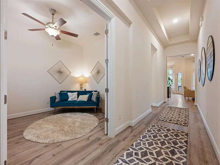 725 Millcreek Ln — Photo 4
