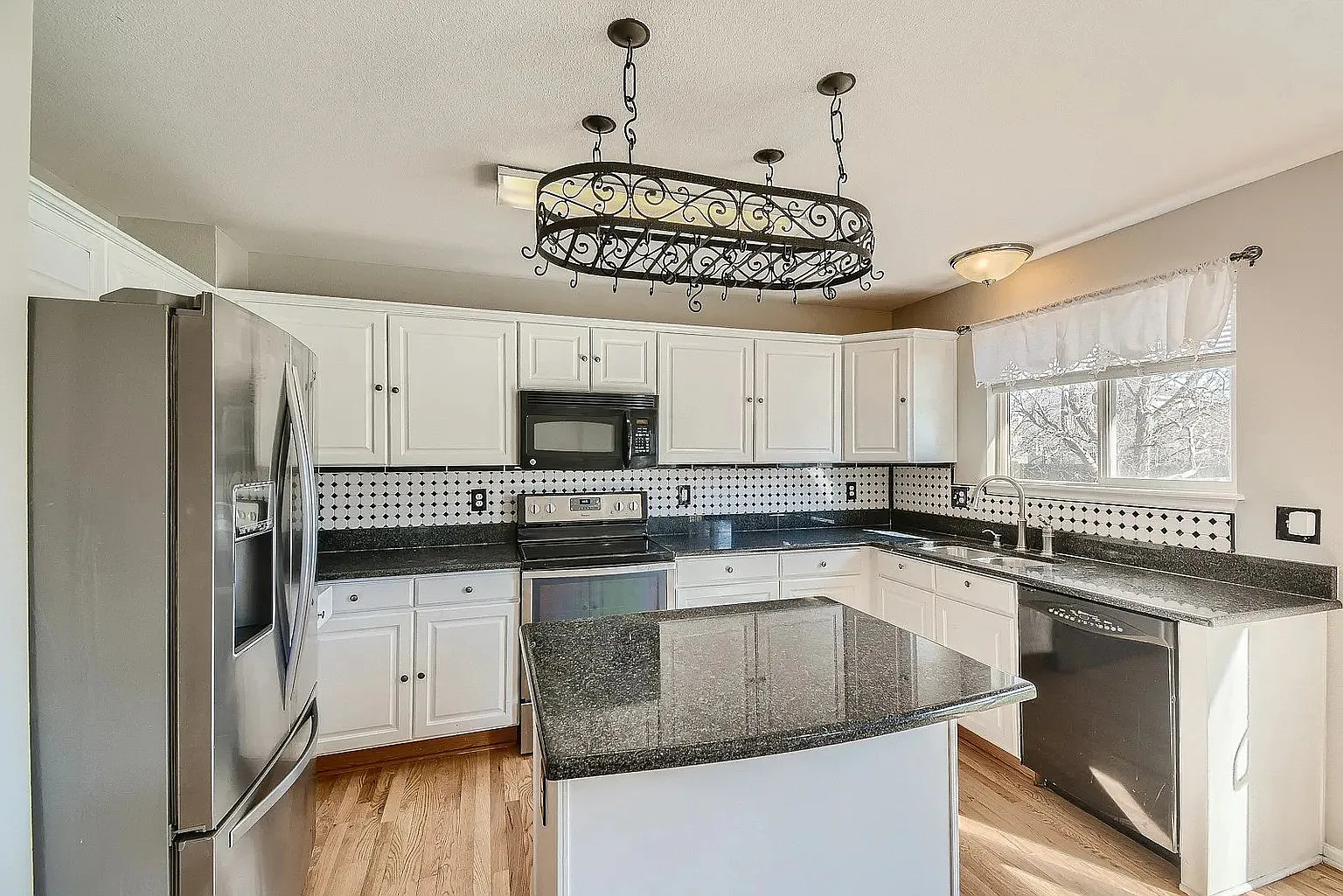 5552 S Yakima St — Photo 4