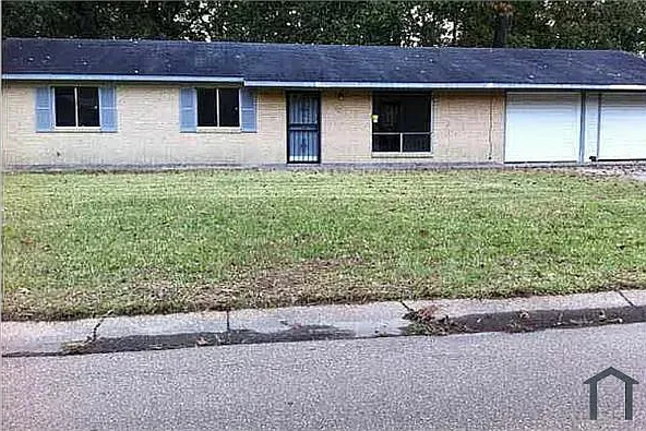 3 bed, $1,100 — Photo 1