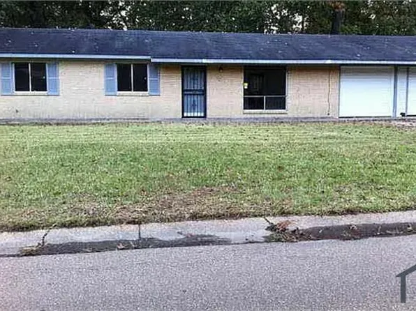 3233 Longwood Dr, Jackson, MS 39212