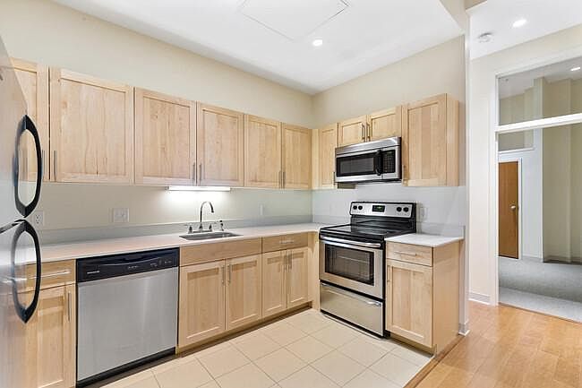 2nd image of 409 Washington St Unit 401