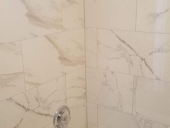 Tub/Shower Combo in Full Bath