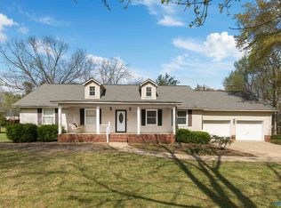 810 Elm Dr NE, Arab, AL 35016