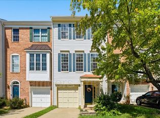 2447 Clover Field Cir, Herndon, VA 20171