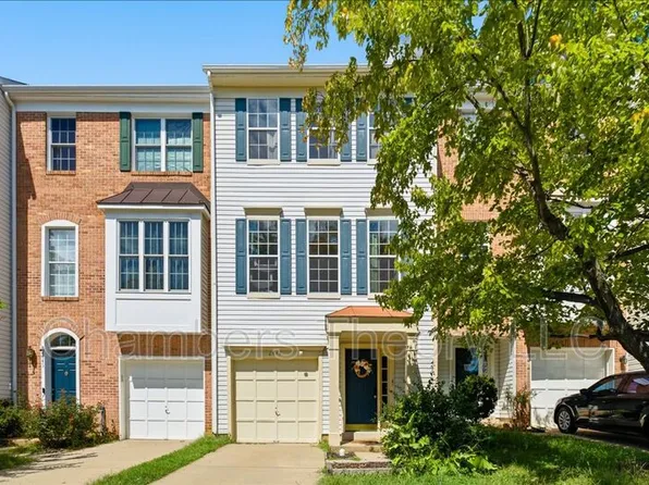 2447 Clover Field Cir, Herndon, VA 20171