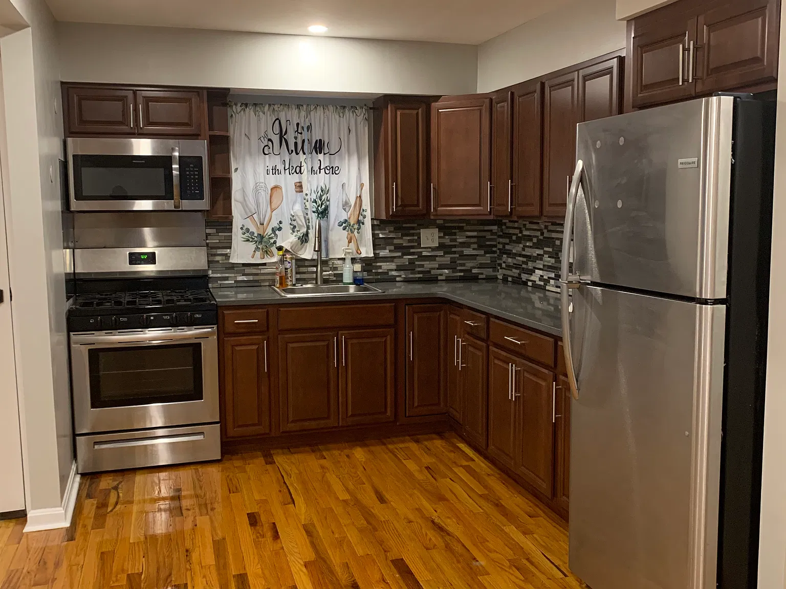 3 bed, 1150 sqft, $3,400 — Photo 4