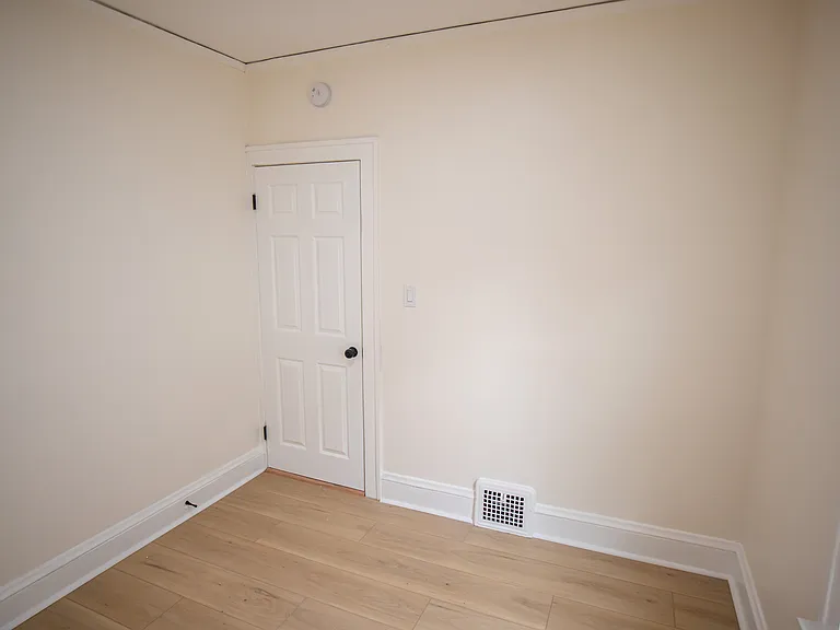9105 Bancroft Ave — Photo 25