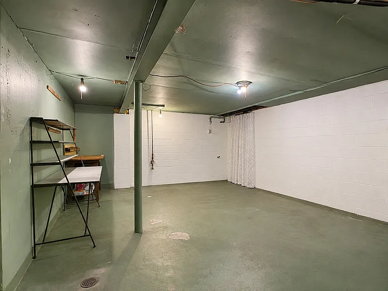 527 W Marion St — Photo 25
