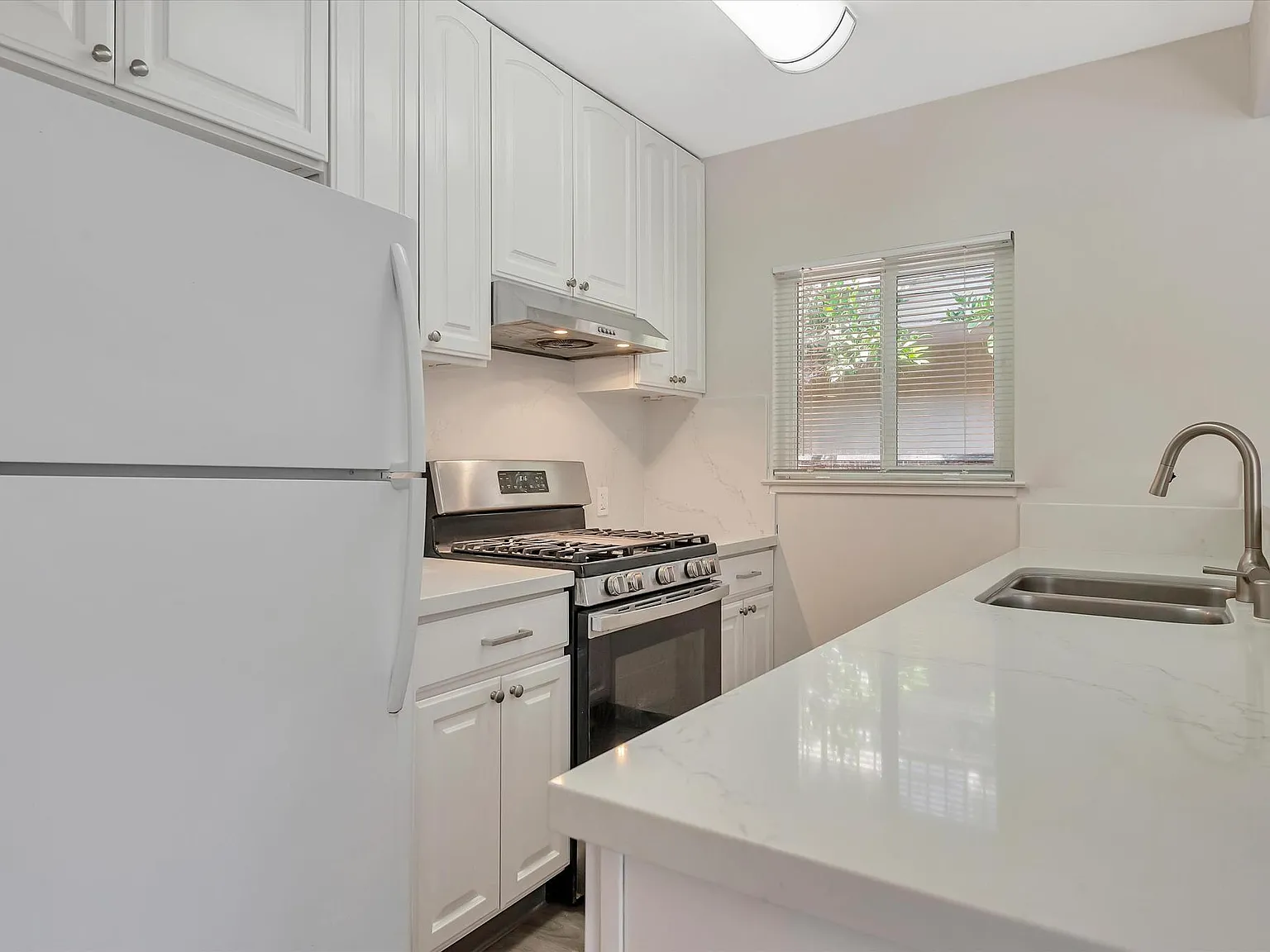 135 Lincoln Ave — Photo 3