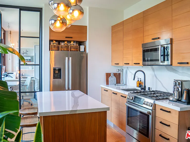 460 S Spring St #903 — Photo 14