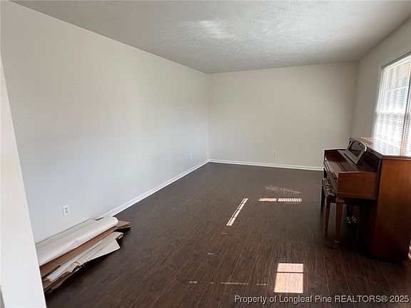 4th image of 3007 Akron Dr