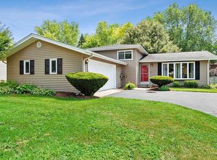 10S200 Suffield Dr, Downers Grove, IL
