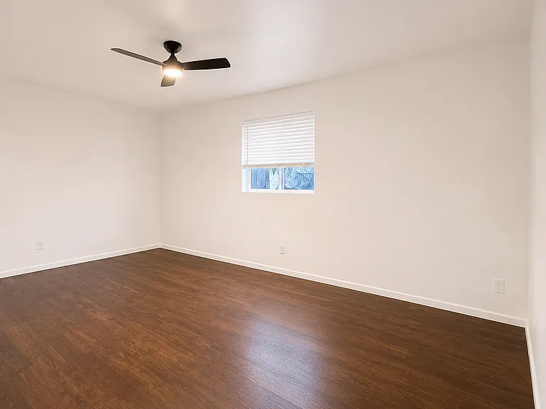 5918 Cerritos Ave — Photo 6