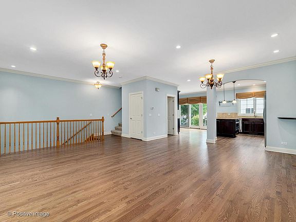 5th image of 37 S Brockway St