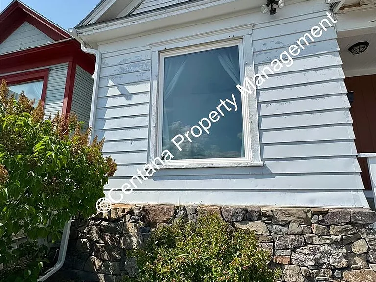 917 W Woolman St — Photo 3