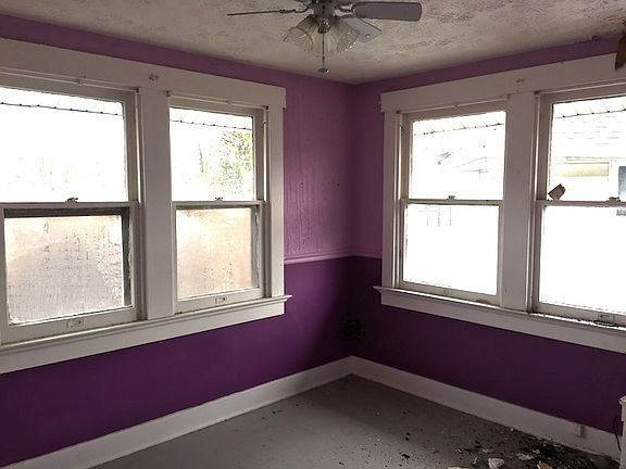 5th image of 27 E Elmwood Ave