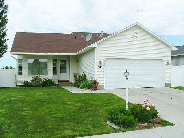 1st image of 380 Donna Dr