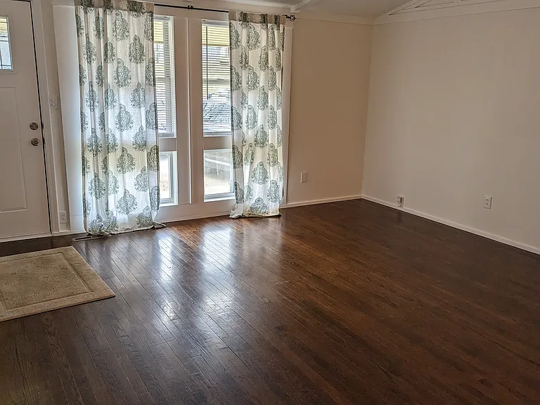 4430 N Olive St — Photo 2