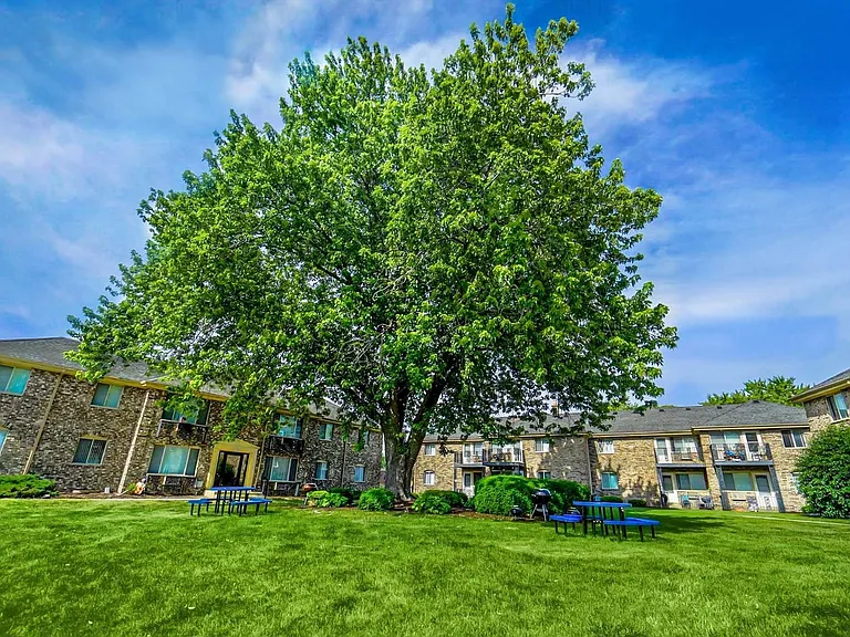 Stone Point Apartments Exterior