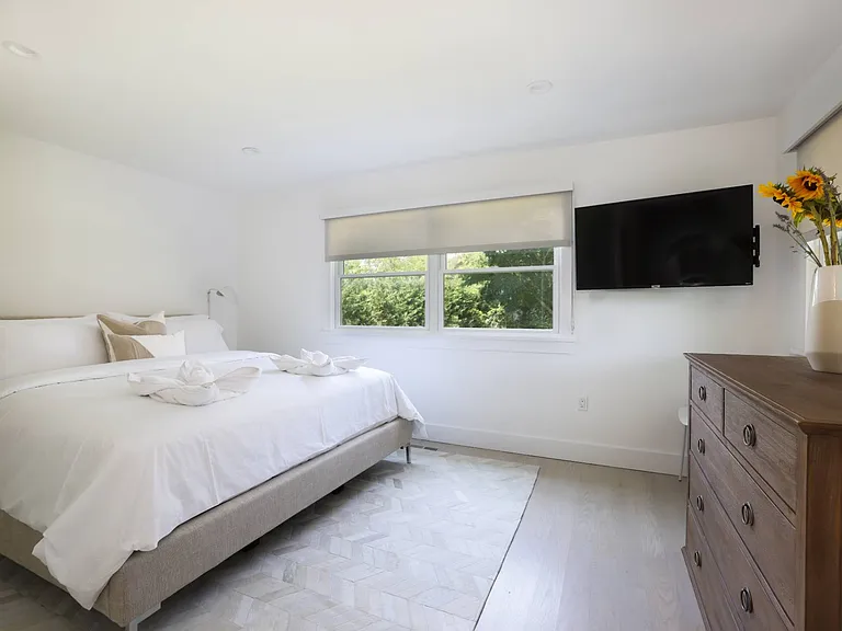 70 Powell Ave — Photo 7