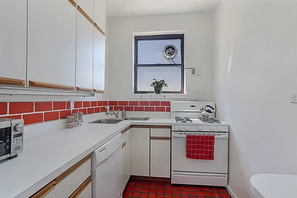 Sold by Corcoran | media 25