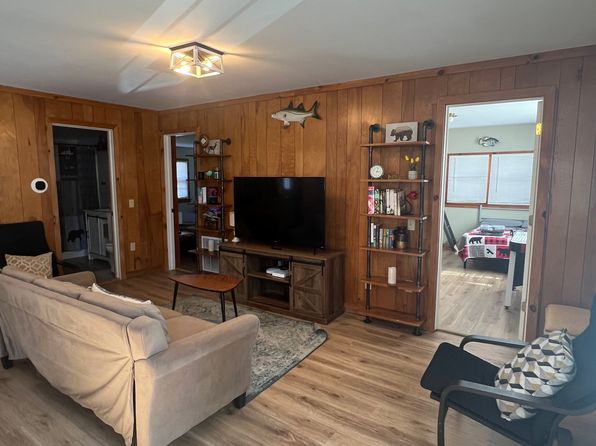 2401 Route 209 APT 104, Sciota, PA 18354
