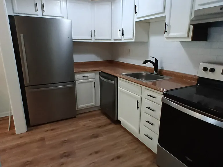 728 Zorn Ave #9 — Photo 3