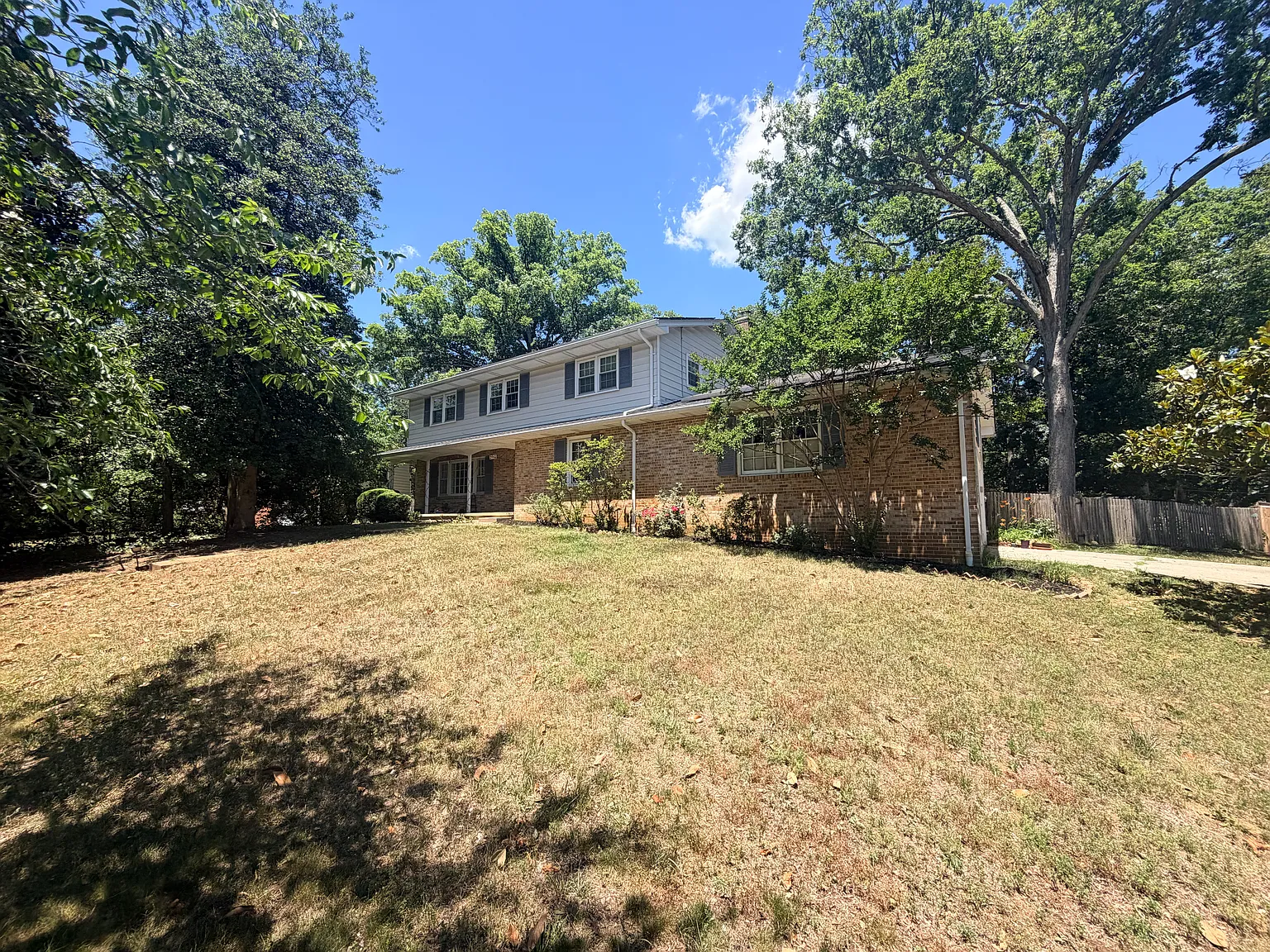 5 bed, 2278 sqft, $4,599 — Photo 2