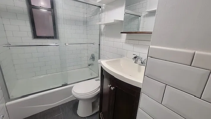 Rented by Chartwell Manhattan Realty | media 19