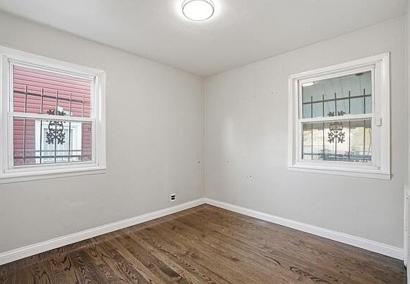 4th image of 263 Taft St
