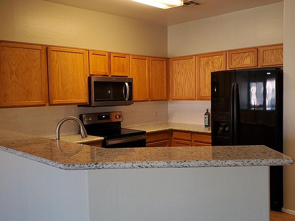 3rd image of 805 S Sycamore St #201