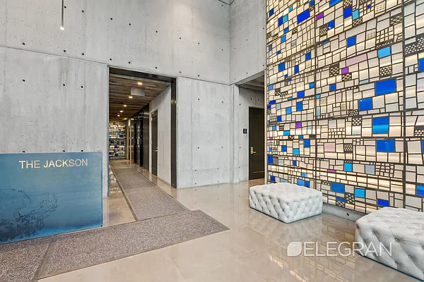 Sold by (Legacy) Elegran | media 24