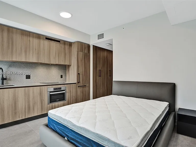 121 NE 5th St #801B — Photo 9