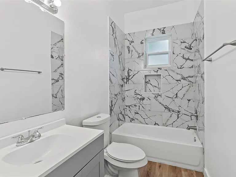 436 E Peach St #B — Photo 7