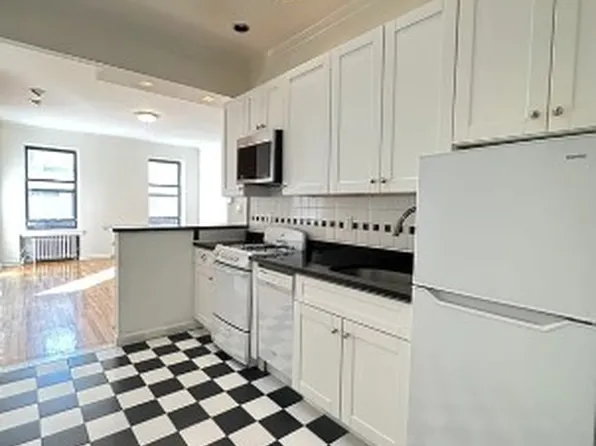 135 East 92nd Street image 1 of 8