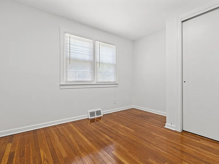 1325 Osbourne Ave — Photo 12